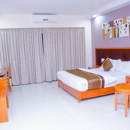 Hotel Platinum 킨샤사 외부 사진