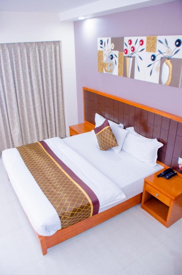 Hotel Platinum 킨샤사 외부 사진