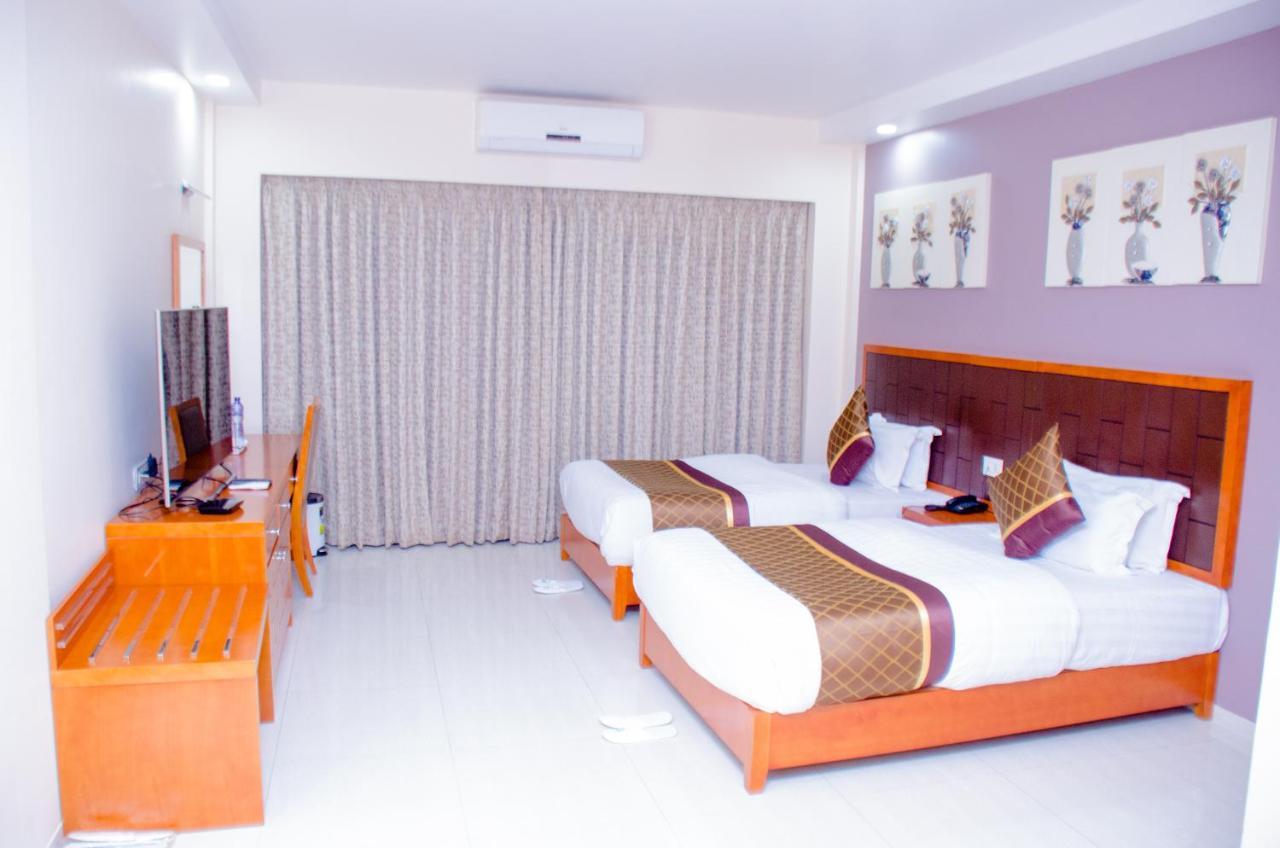 Hotel Platinum 킨샤사 외부 사진
