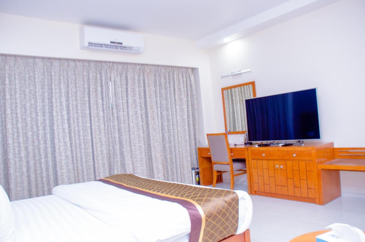 Hotel Platinum 킨샤사 외부 사진