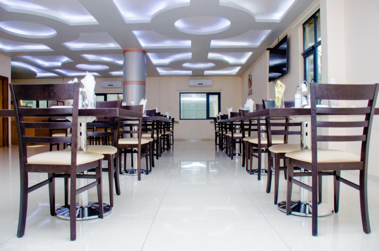 Hotel Platinum 킨샤사 외부 사진